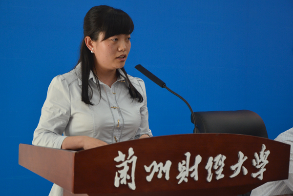 辅导员代表曹希霞发言