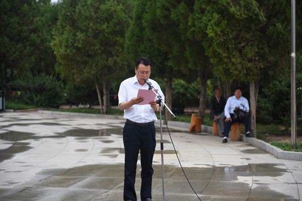 校党委副书记王亦达致辞