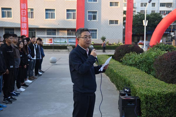 全国优秀教师张存刚教授代表教师寄语新任教师