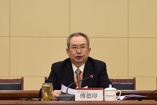 校党委副书记、校长傅德印作了题为《夯实基础,提升内涵,加快推动学校事业实现更高质量发展》的工作报告